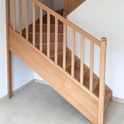 Escalier demi tournant sur mesure traditionnel en bois