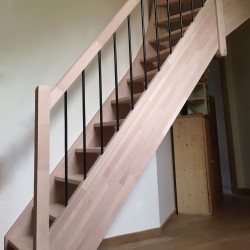 Escalier droit sur-mesure en bois avec tubes verticaux - Modèle Elégance | Oéba