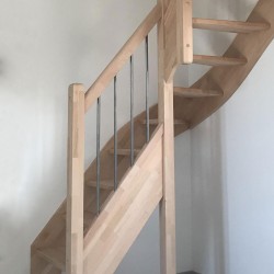 Rampe d'escalier sur-mesure modèle Elégance avec barreaux verticaux inox brut