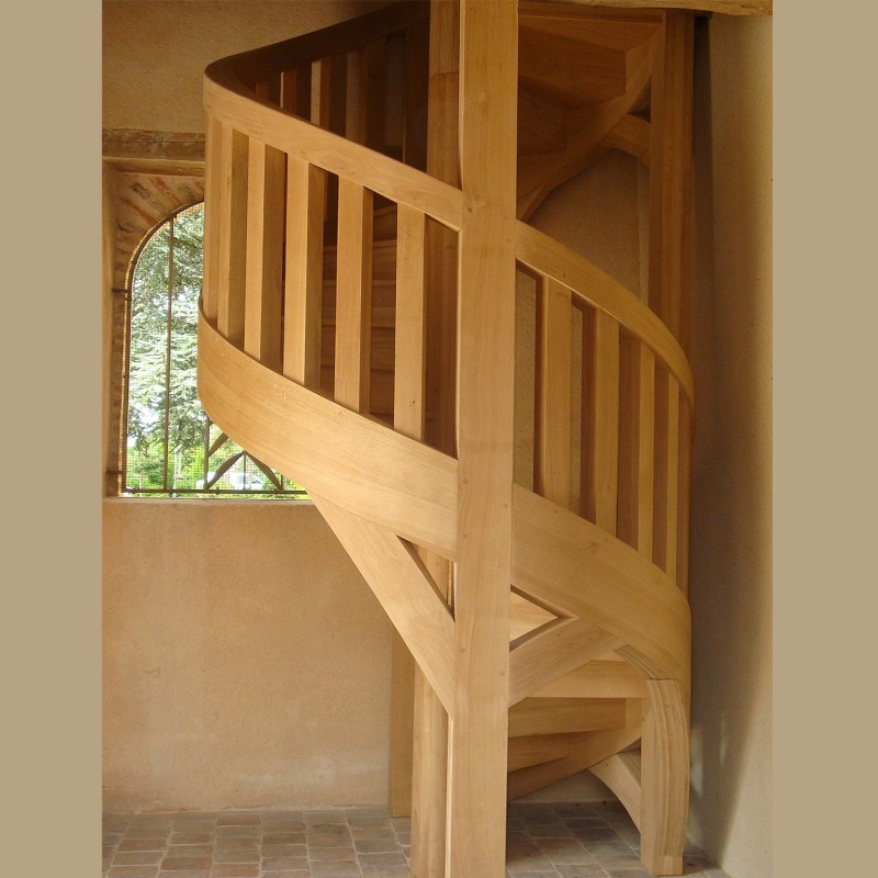 Escalier en bois entièrement façonné à la main
