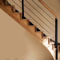 Escalier droit à limon crémaillère bois d'un côté et poteaux bois, modèle design | Oéba