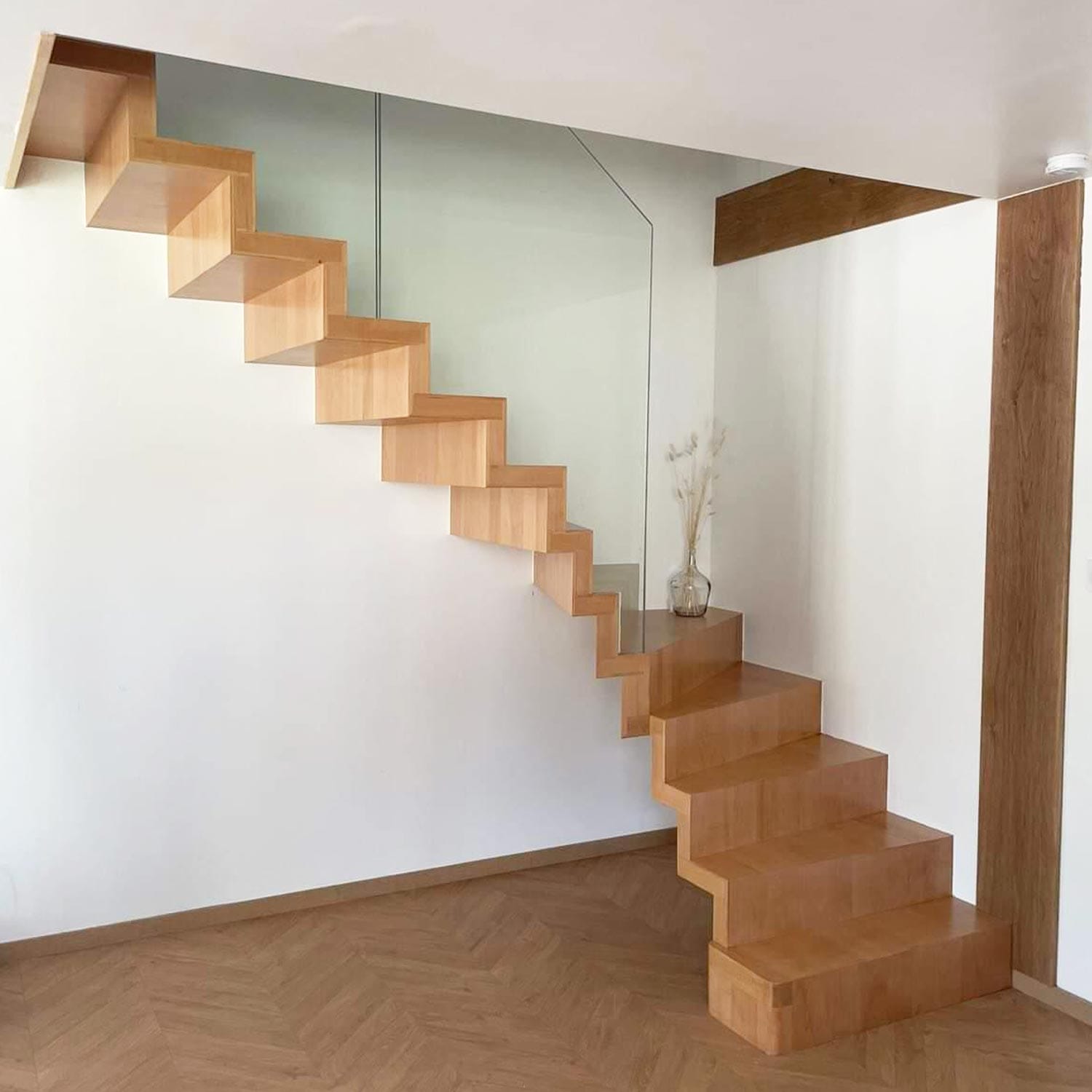 Escalier sans limon, à marches « en cascade » Escalier sans limon, à marches « en cascade »