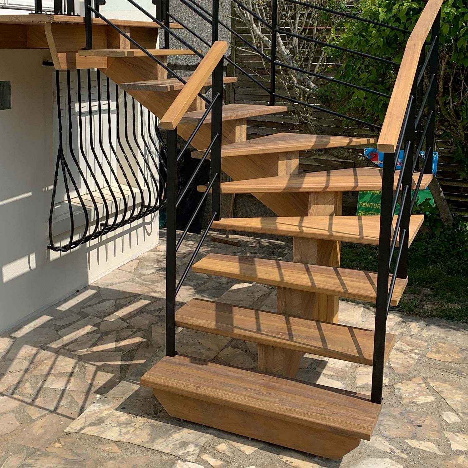 escalier extérieur en bois et acier 