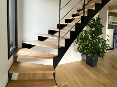 Escalier un quart tournant gauche, haut, milieu ?